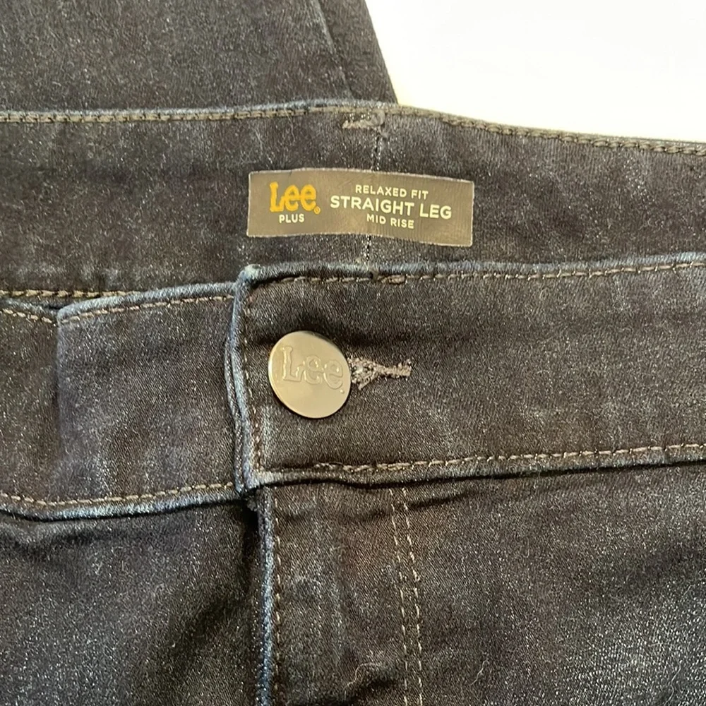 NWOT Lee relaxed fit straight leg mid rise dark wash size 22W - Picture 6 of 6